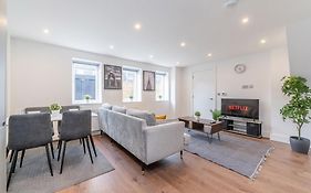 Modern London Home - 2 Bedrooms 2 Bath - Battersea, Vauxhall & Nine Elms Station